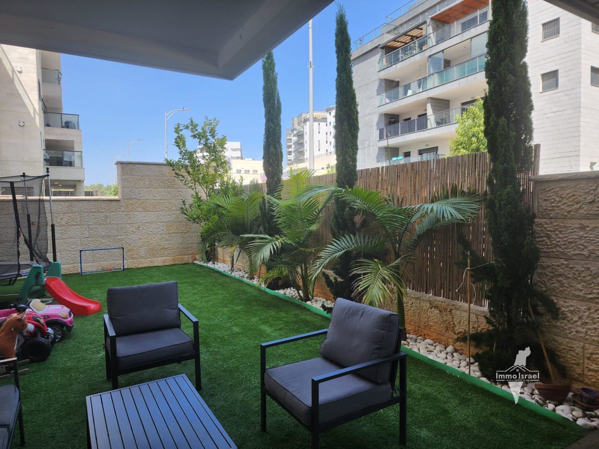 5-комнатная квартира с садом на продажу в районе Ха-Прахим, Хариш