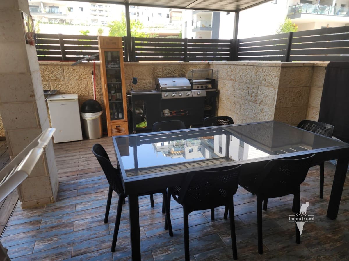 5-комнатная квартира с садом на продажу в районе Ха-Прахим, Хариш