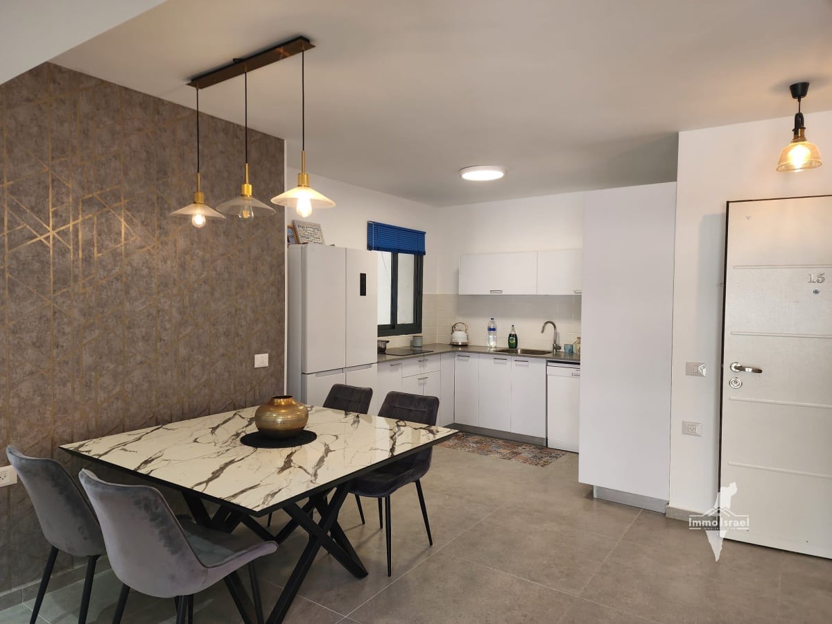 4-комнатная квартира на продажу с видом на зелень в районе Ха-Прахим, Хариш