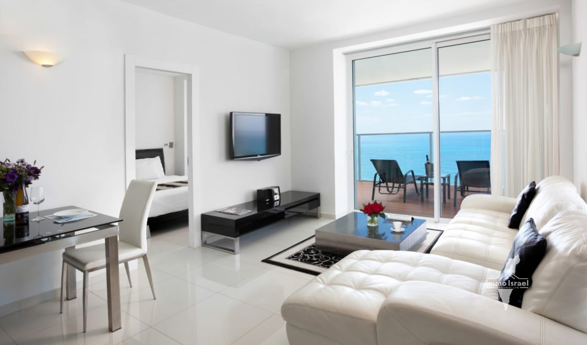 3-Room Apartment for Sale in the Luxurious Ramada Hotel, Netanya