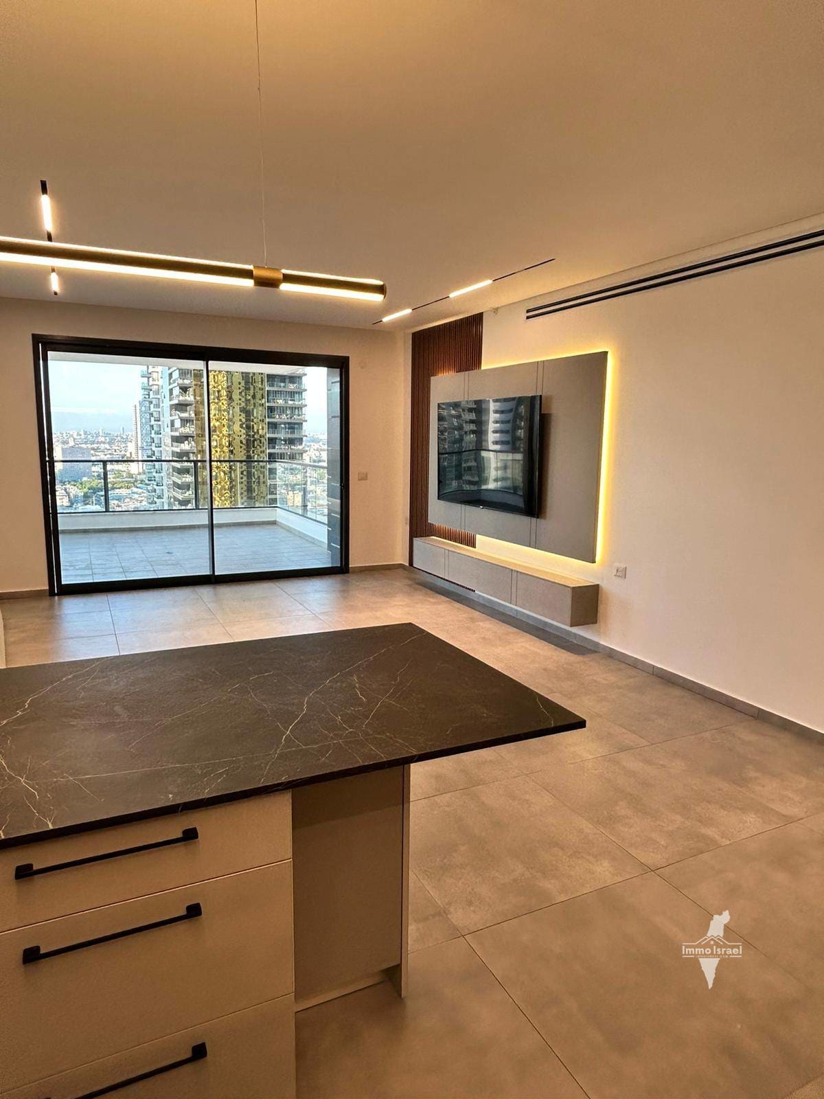 Luxury 4-Room Apartment in "Davidson" Tower for Sale on Ofra Haza Street, Bat Yam