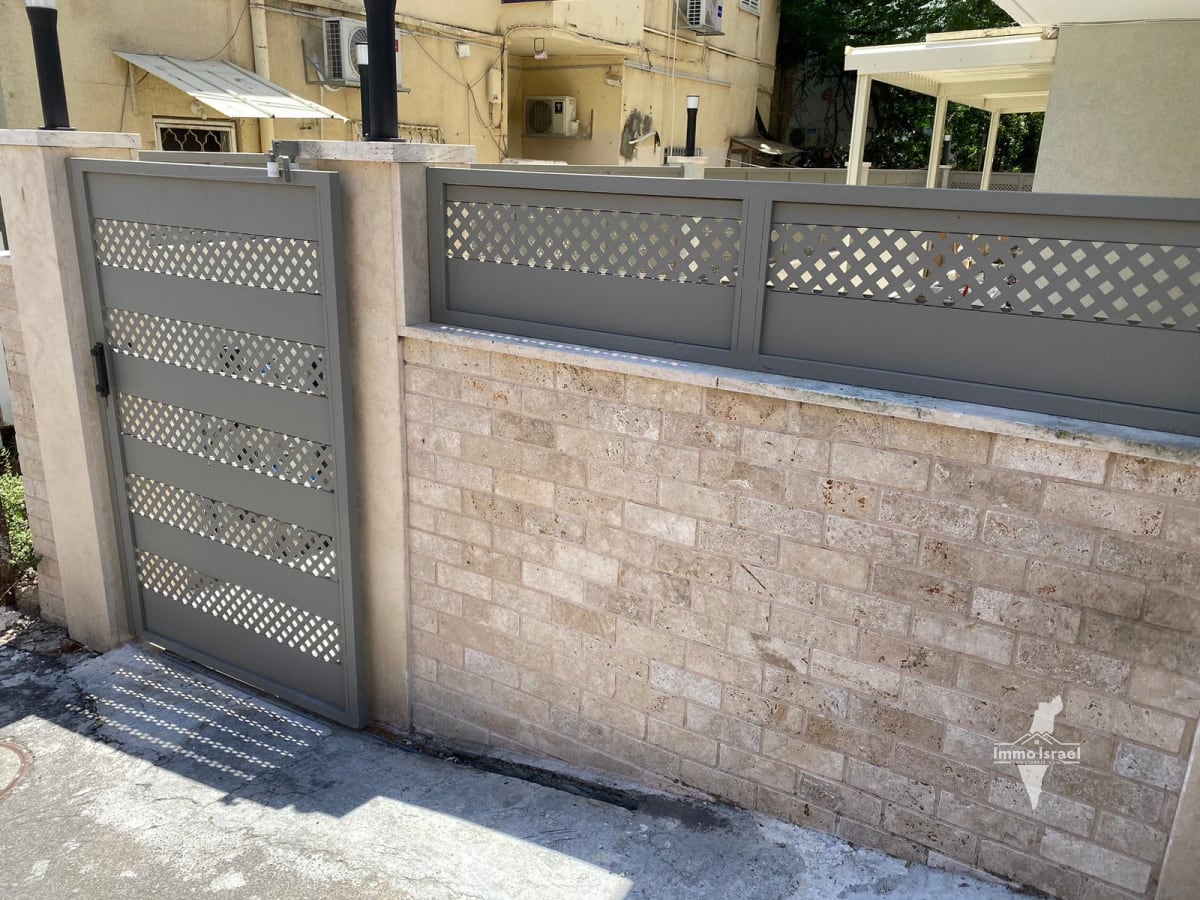 Apartment divided into 3 units for investment purposes, located on Bilu Street, Haifa.