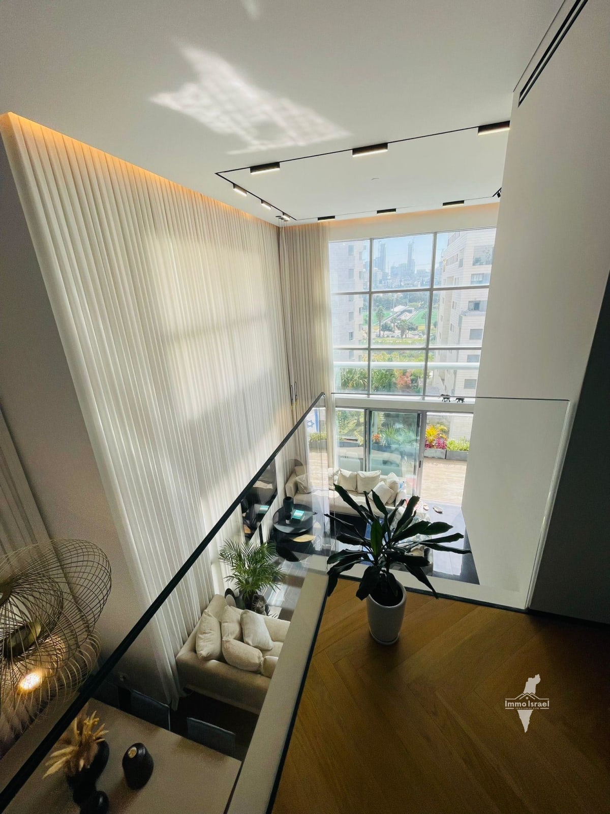 Beautiful 6-Room Duplex Apartment for Sale on Meir Ya'ari Street, Tel Aviv