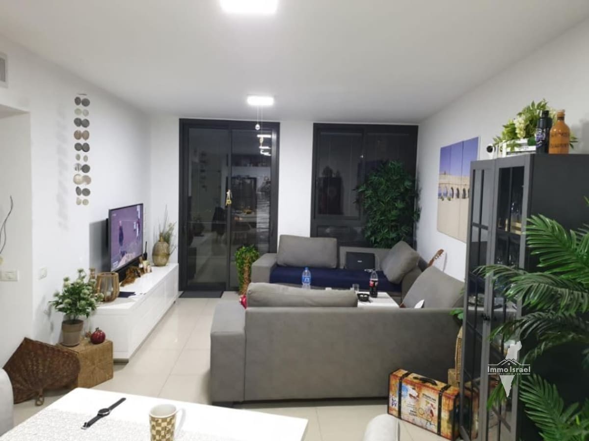 3-Room Apartment for Sale at Khevron Street, Tel Aviv-Yafo