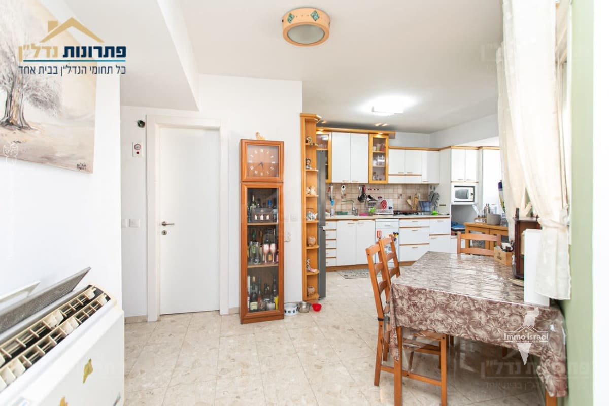 5-Room Penthouse for Sale in Vardiya Neighborhood, Haifa