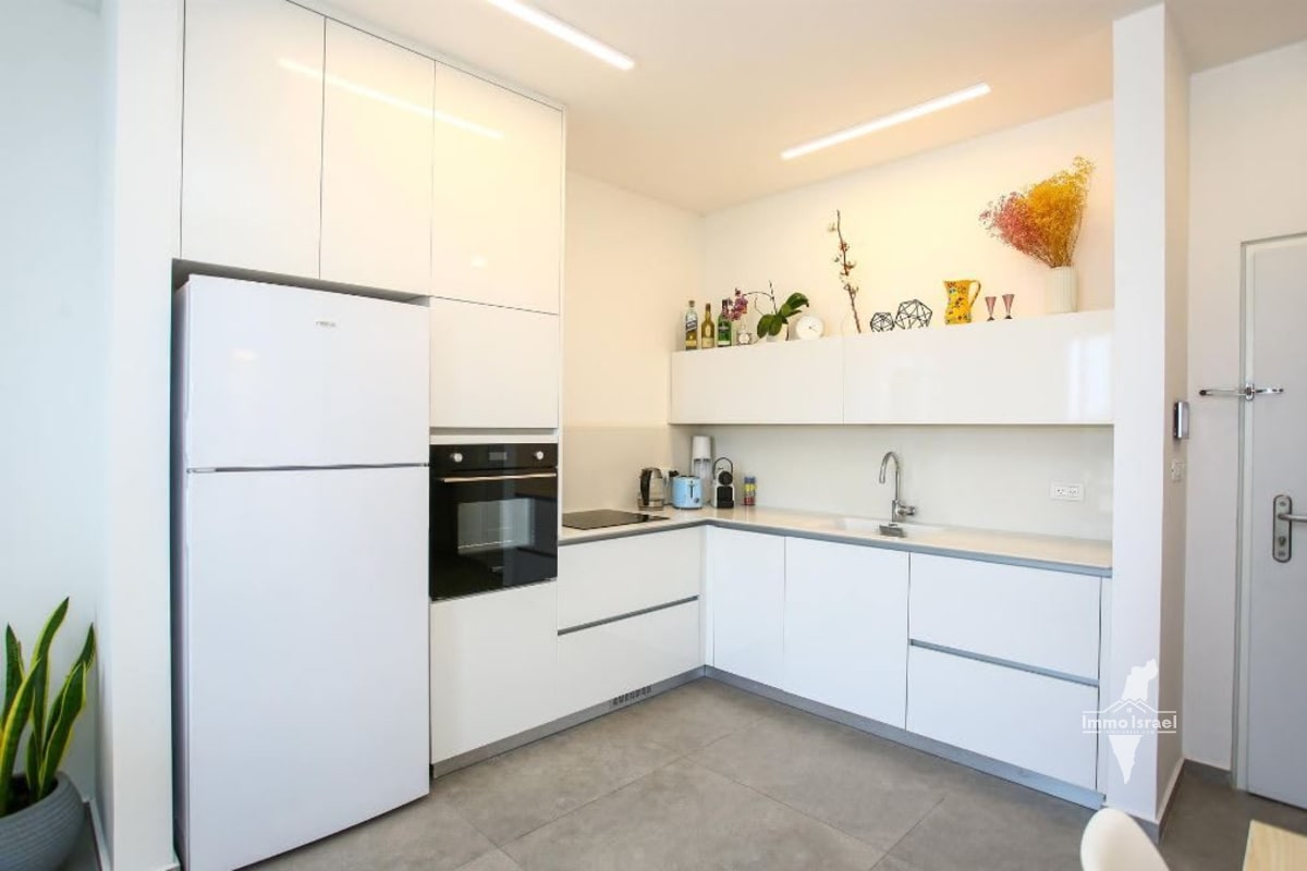 3-Room Apartment for Sale at 72 Yehuda ha-Levi Street, Tel Aviv-Yafo