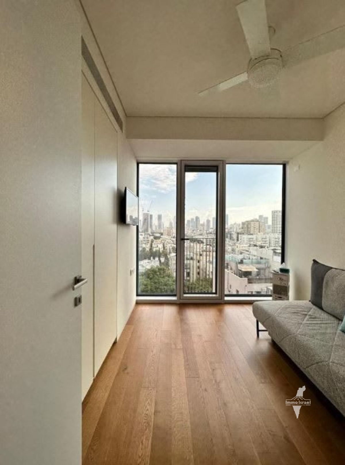 5-Room Apartment for Sale at 17 Arlozorov Street, Tel Aviv-Yafo