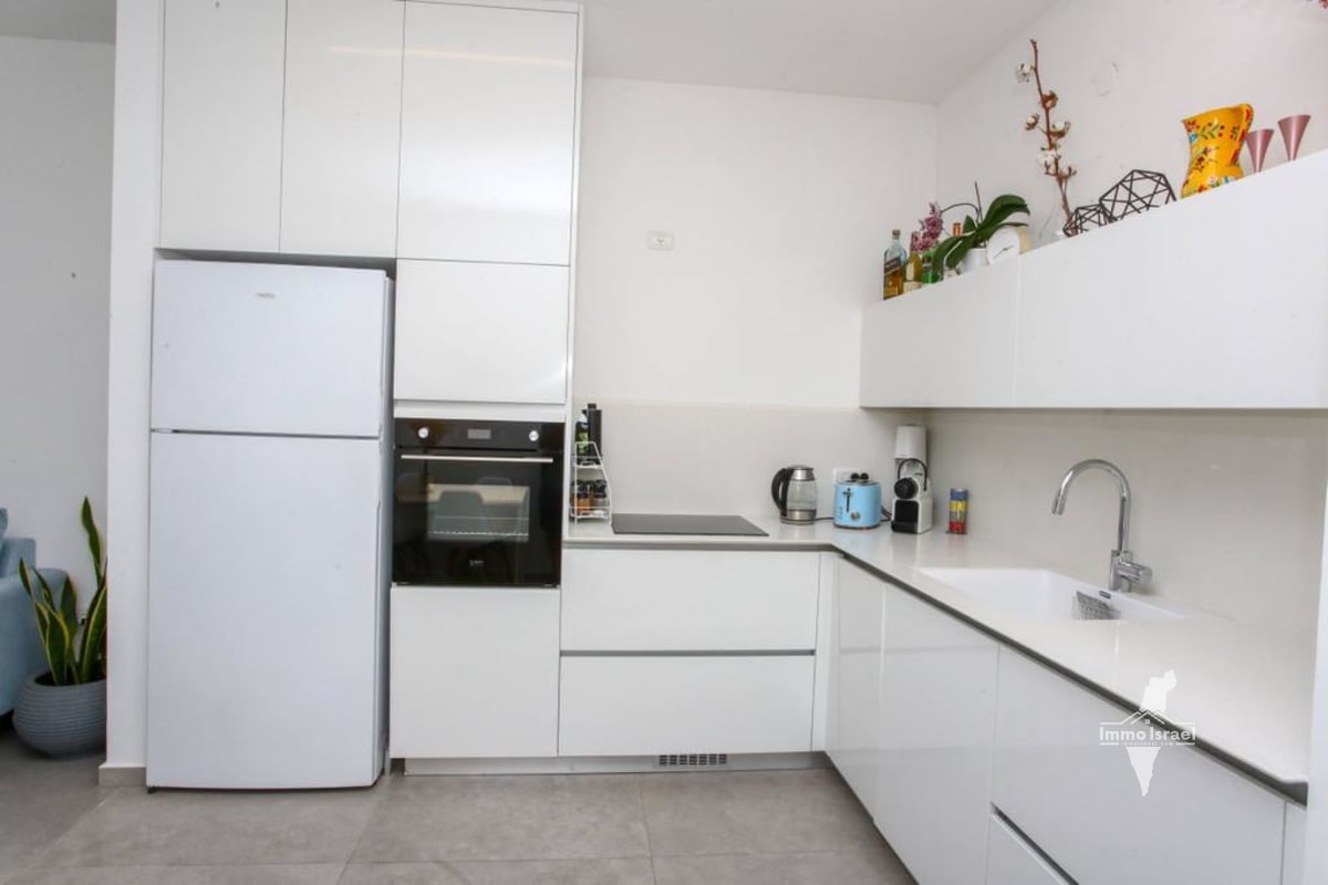 3-Room Apartment for Sale at 72 Yehuda ha-Levi Street, Tel Aviv-Yafo