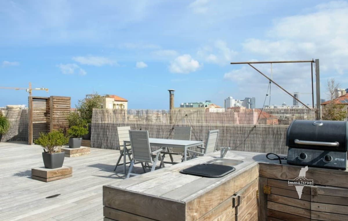 4-Room Rooftop Apartment for Sale at Rabbi Yohanan Street, Tel Aviv-Yafo