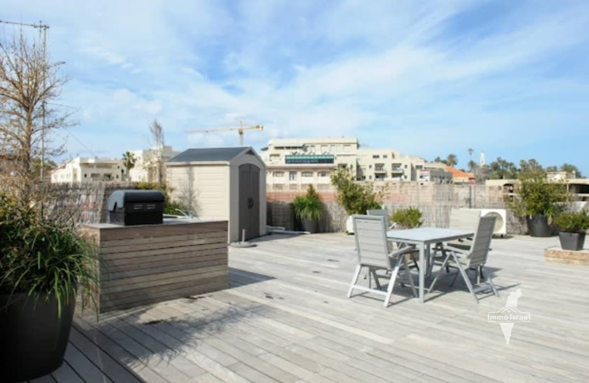 4-Room Rooftop Apartment for Sale at Rabbi Yohanan Street, Tel Aviv-Yafo