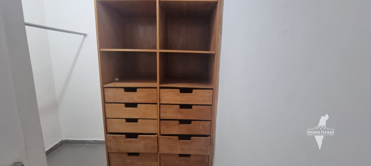 דירת גן 4 חדרים למכירה ברחוב דולב, קיסריה