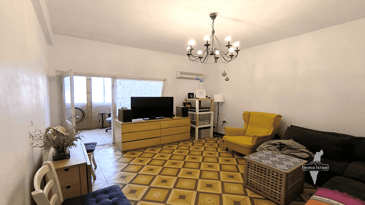 6-Room Apartment for Sale at Simtat HaMa'alot, Ramat Gan