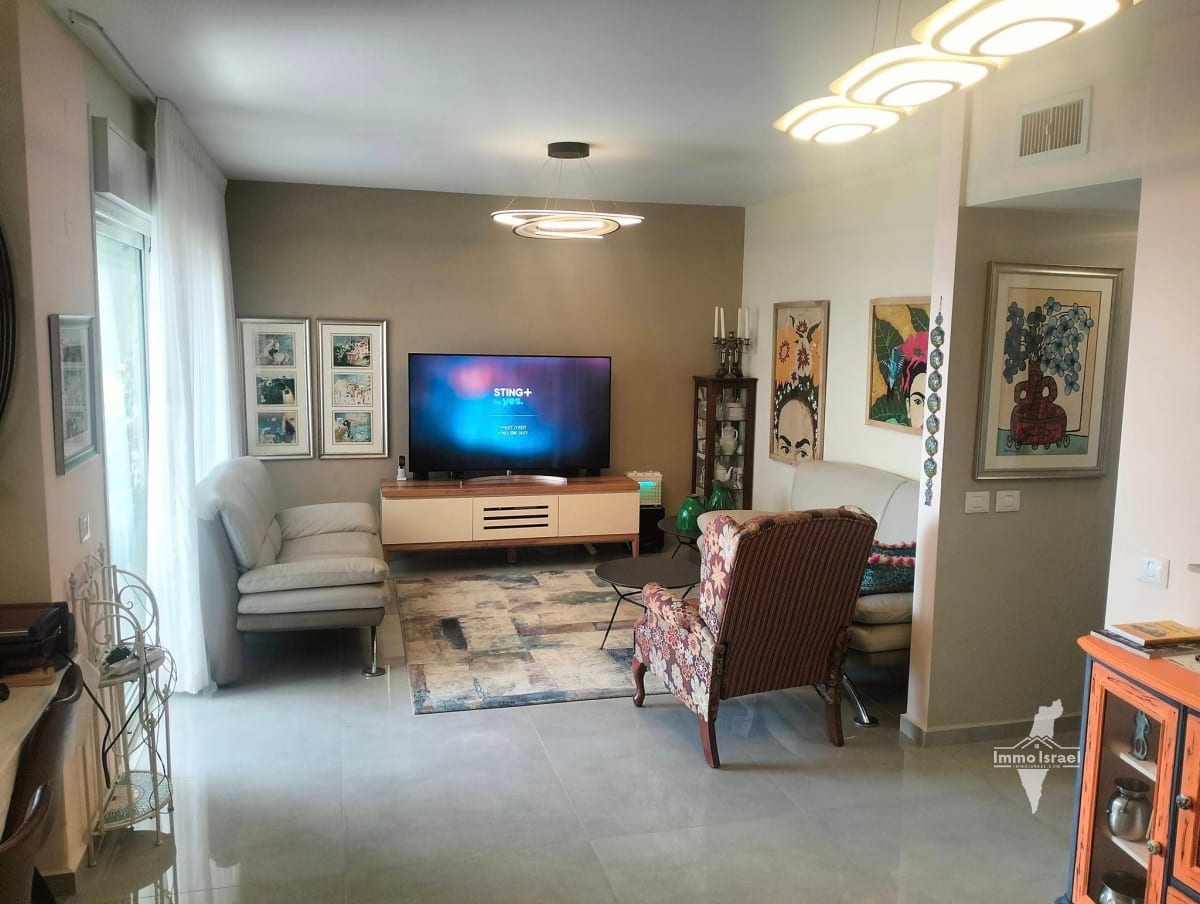 3-Room Apartment for Sale at Simtat HaMa'alot, Ramat Gan