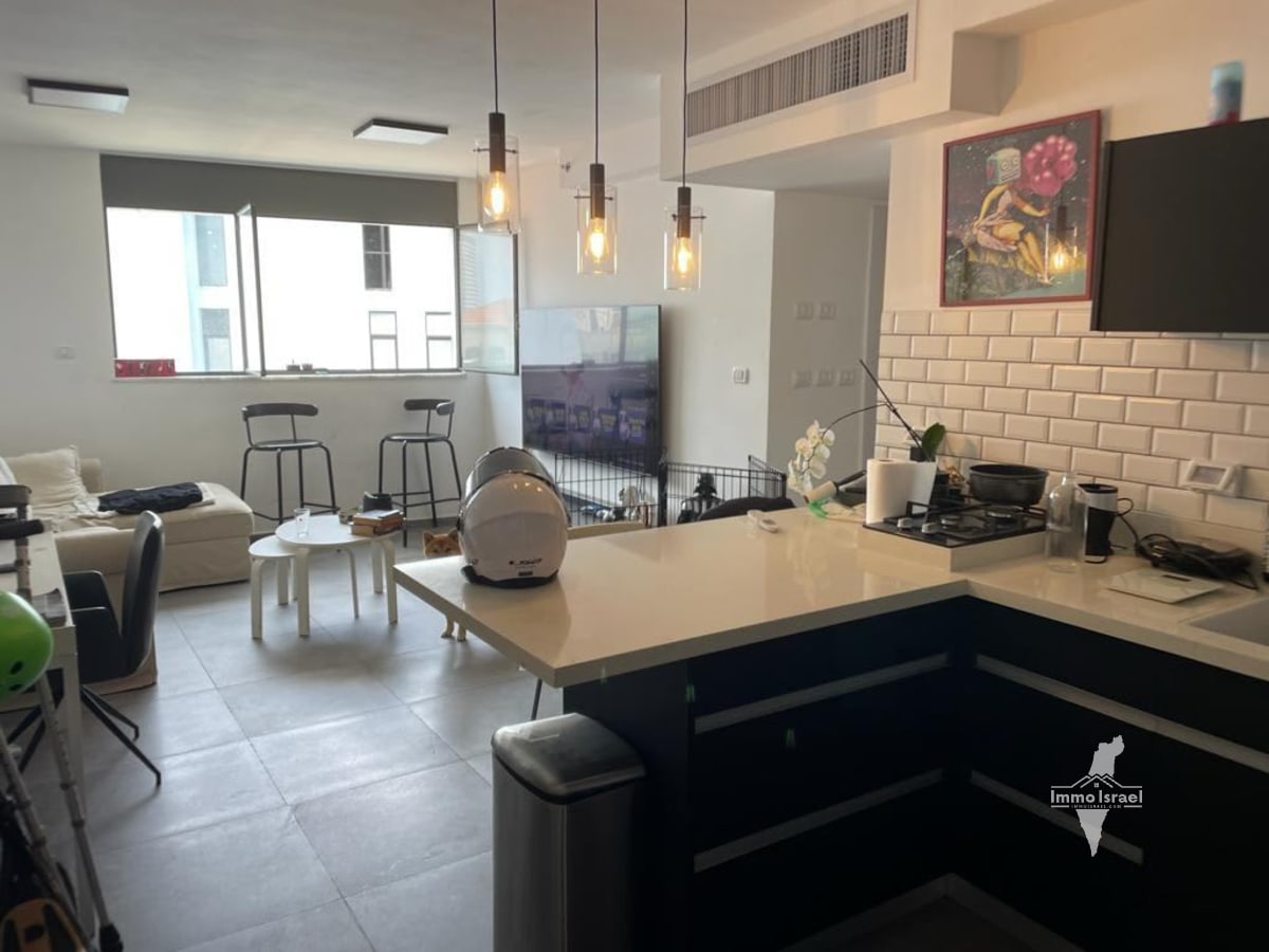 2-Room Apartment for Sale at 25 Nahalat Binyamin Street, Tel Aviv-Yafo