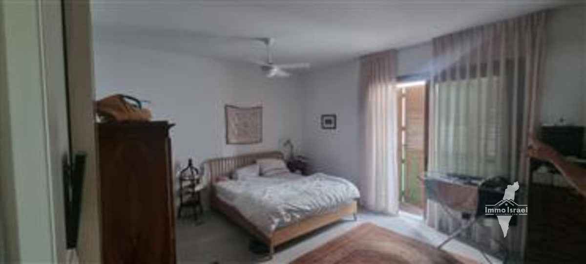 4-Room Apartment for Sale at Kerem HaTeimanim Street, Tel Aviv-Yafo