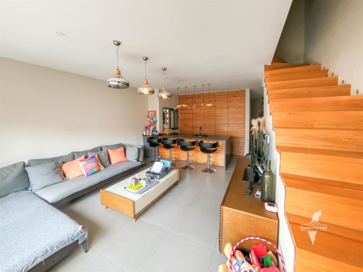 3-Room Apartment for Sale at HaAvoda Street, Tel Aviv-Yafo