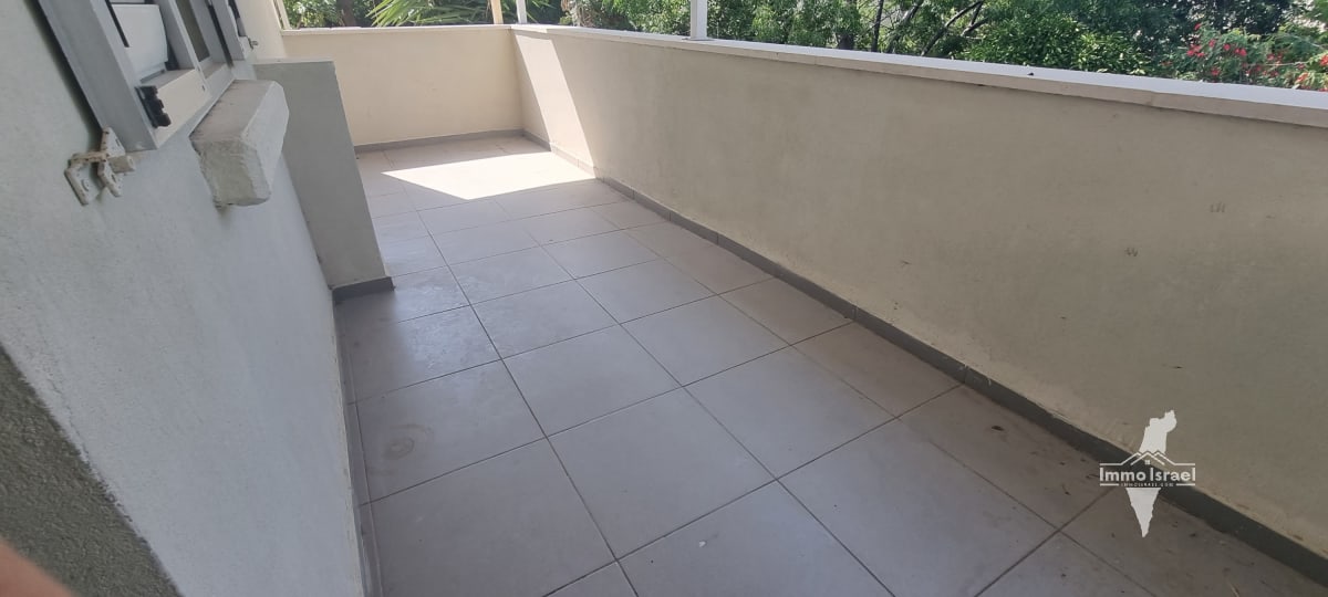 Appartement rez-de-jardin de 4 pièces à louer sur la rue Dolev, Caesarea