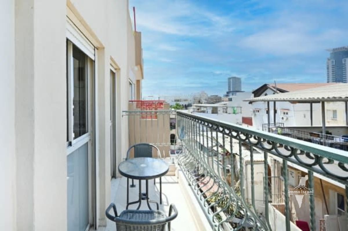 4-Room Penthouse for Sale at Raban Gamli'el Street, Tel Aviv-Yafo