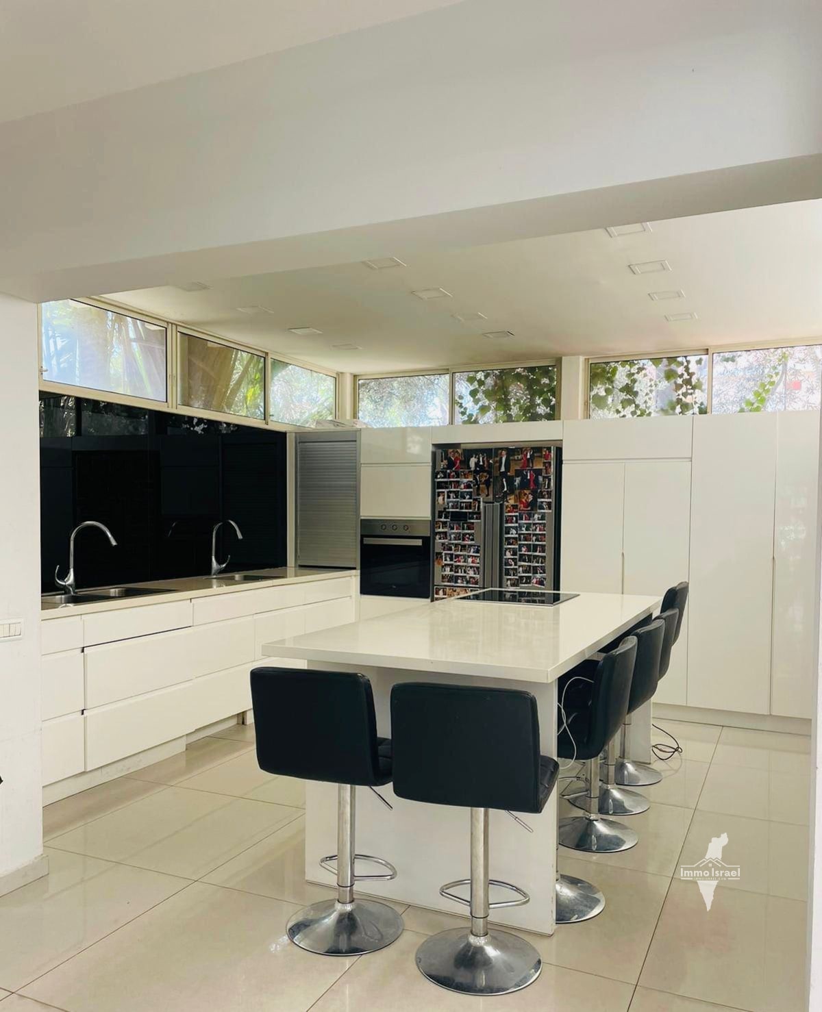 7-Room Villa with Pool for Sale at Ha-Vradim Street, Netanya