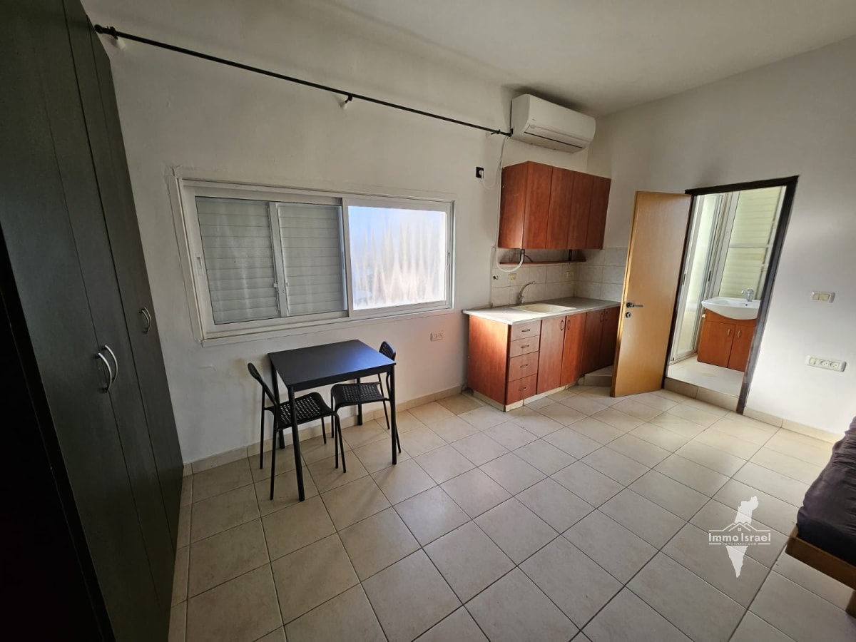 דירת 5 חדרים למכירה ברחוב הרצל, נתניה