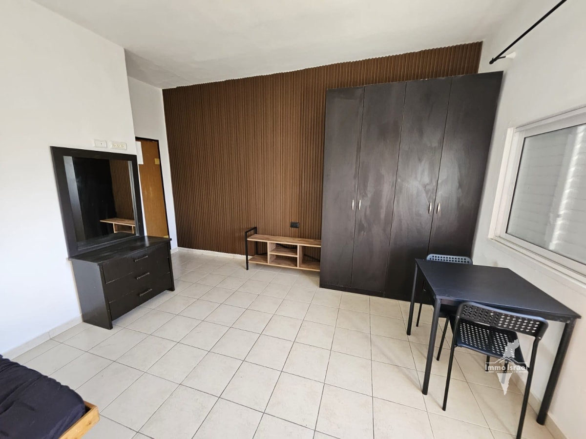 דירת 5 חדרים למכירה ברחוב הרצל, נתניה