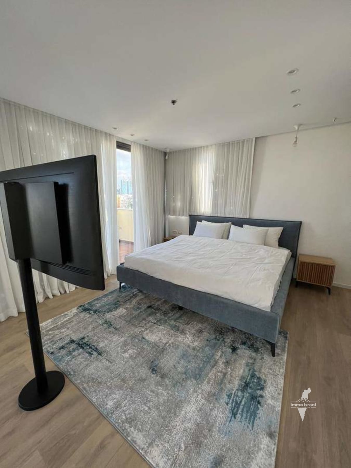 Duplex Penthouse 4-Room for Sale at Shalom Aleichem Street, Tel Aviv-Yafo