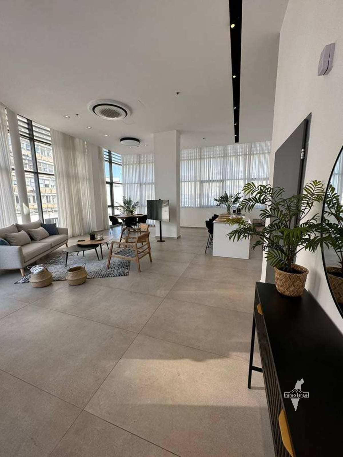 Duplex Penthouse 4-Room for Sale at Shalom Aleichem Street, Tel Aviv-Yafo