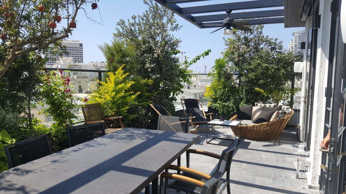 Duplex Penthouse, 5 Rooms for Sale at Trumpeldor Street, Tel Aviv-Yafo