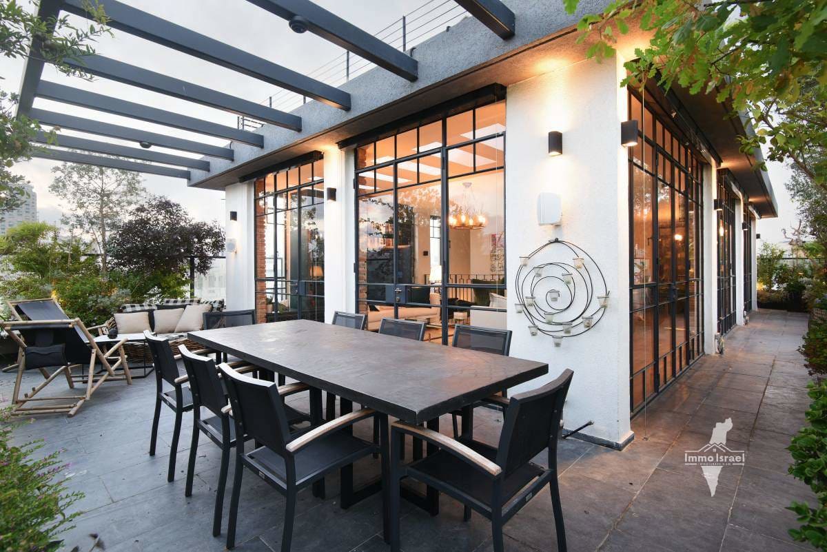 Duplex Penthouse, 5 Rooms for Sale at Trumpeldor Street, Tel Aviv-Yafo