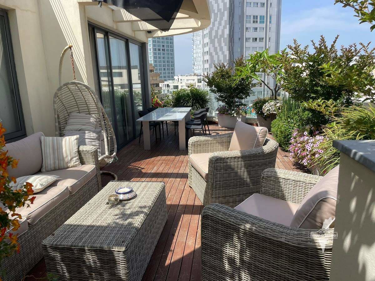 4-Room Duplex Penthouse for Sale at Shalom Aleichem Street, Tel Aviv-Yafo