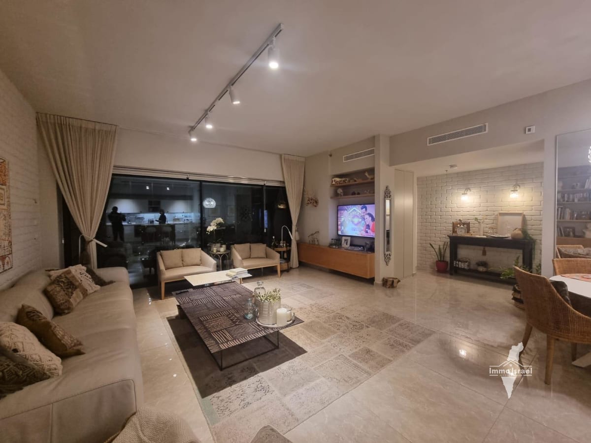 Luxury 3-Room Designer Apartment for Rent at HaMa'ayan Street, Ramat Gan
