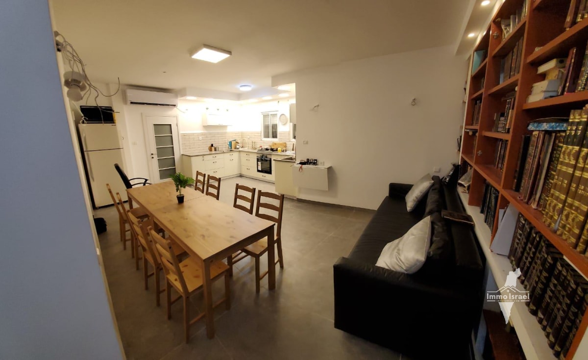 Appartement rénové de 5 pièces à vendre sur la rue HaAri, Safed