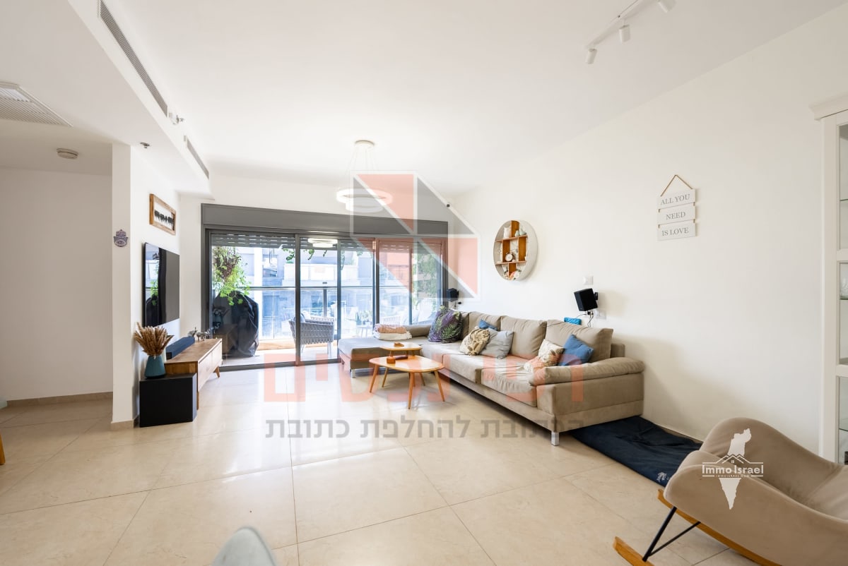 Luxurious 4-Room Apartment for Sale at Uzi'el Street, Ramat Gan