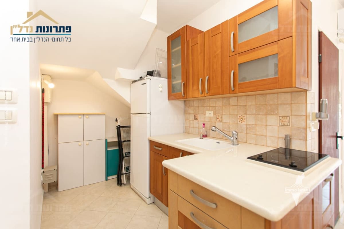 7.5-Room Garden Cottage for Sale at Morad Ha-Yasmin Street, Haifa