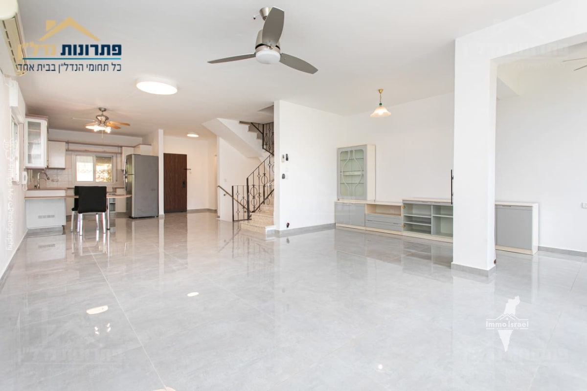 7.5-Room Garden Cottage for Sale at Morad Ha-Yasmin Street, Haifa