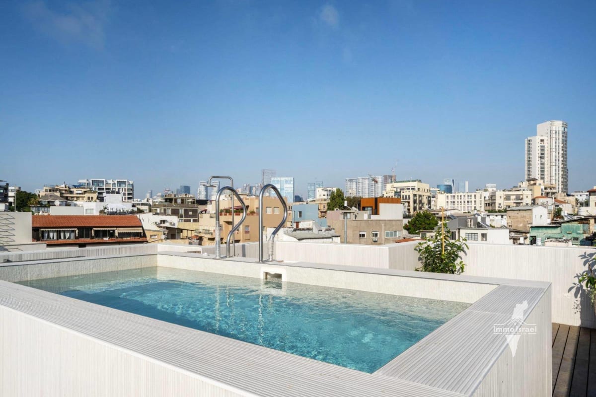 4-Room Duplex Penthouse with a Rooftop Pool for Sale at Malan Street, Tel Aviv-Yafo