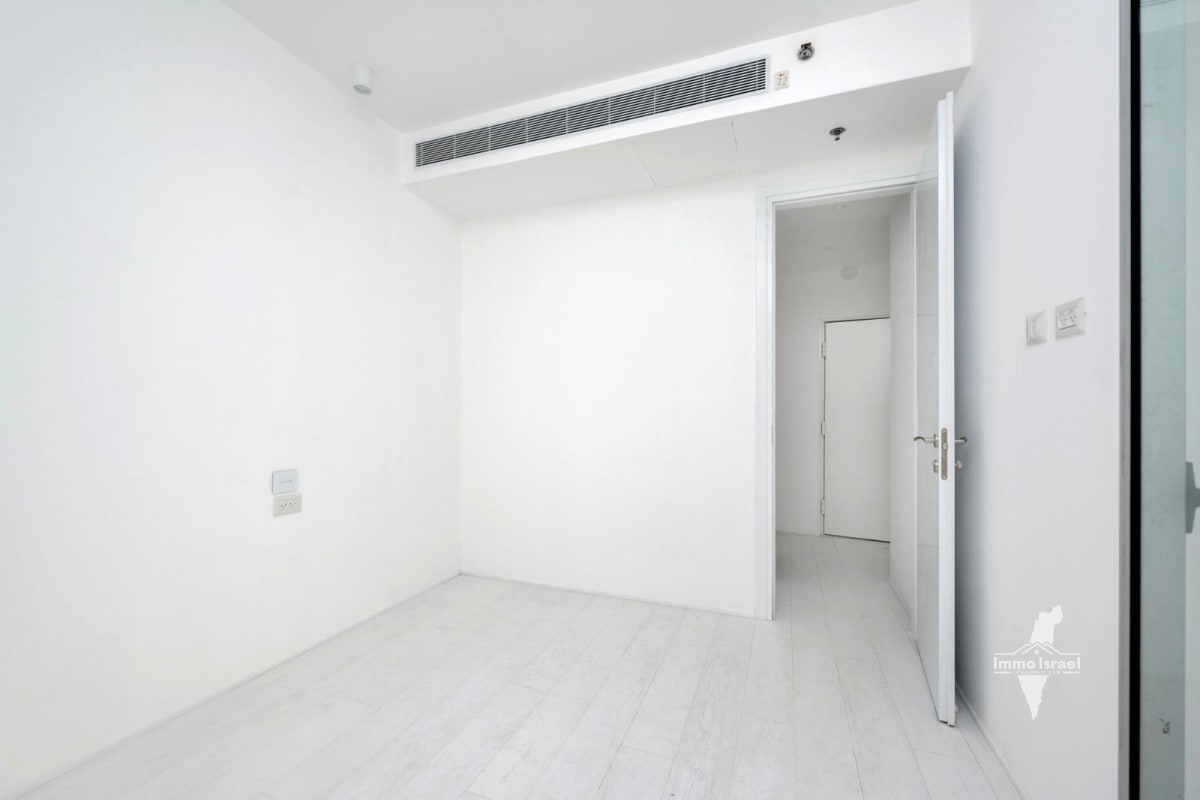 4-Room Duplex Penthouse with a Rooftop Pool for Sale at Malan Street, Tel Aviv-Yafo