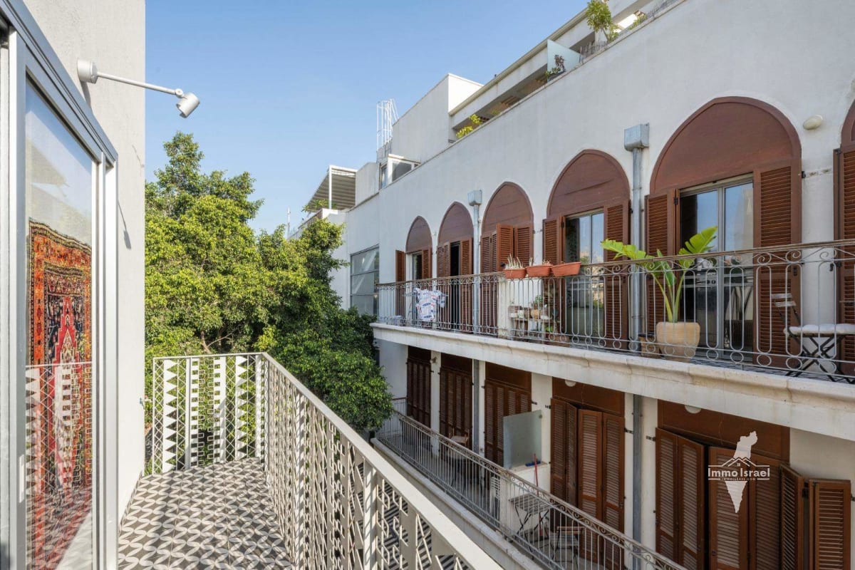 4-Room Duplex Penthouse with a Rooftop Pool for Sale at Malan Street, Tel Aviv-Yafo