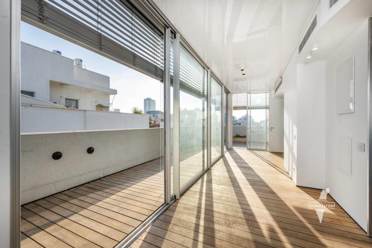 4-Room Duplex Penthouse with a Rooftop Pool for Sale at Malan Street, Tel Aviv-Yafo
