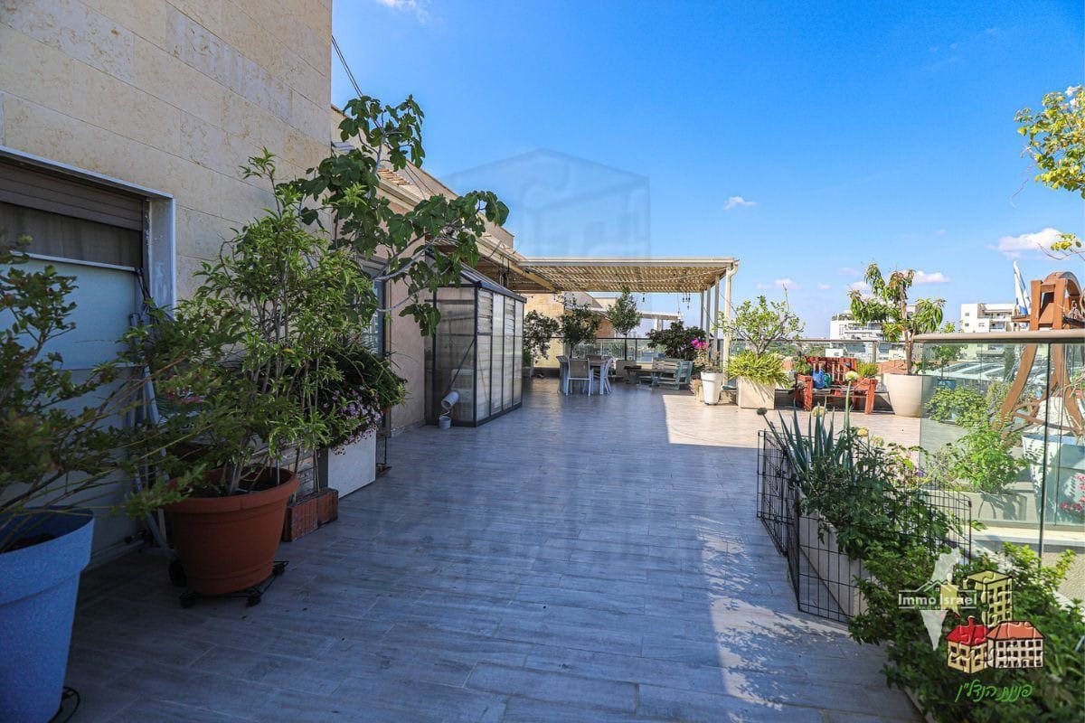 Penthouse de 5 pièces à vendre sur la rue Moshe Lerer, Ness Ziona