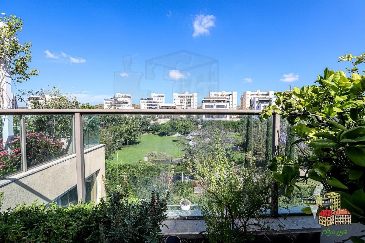 Penthouse de 5 pièces à vendre sur la rue Moshe Lerer, Ness Ziona