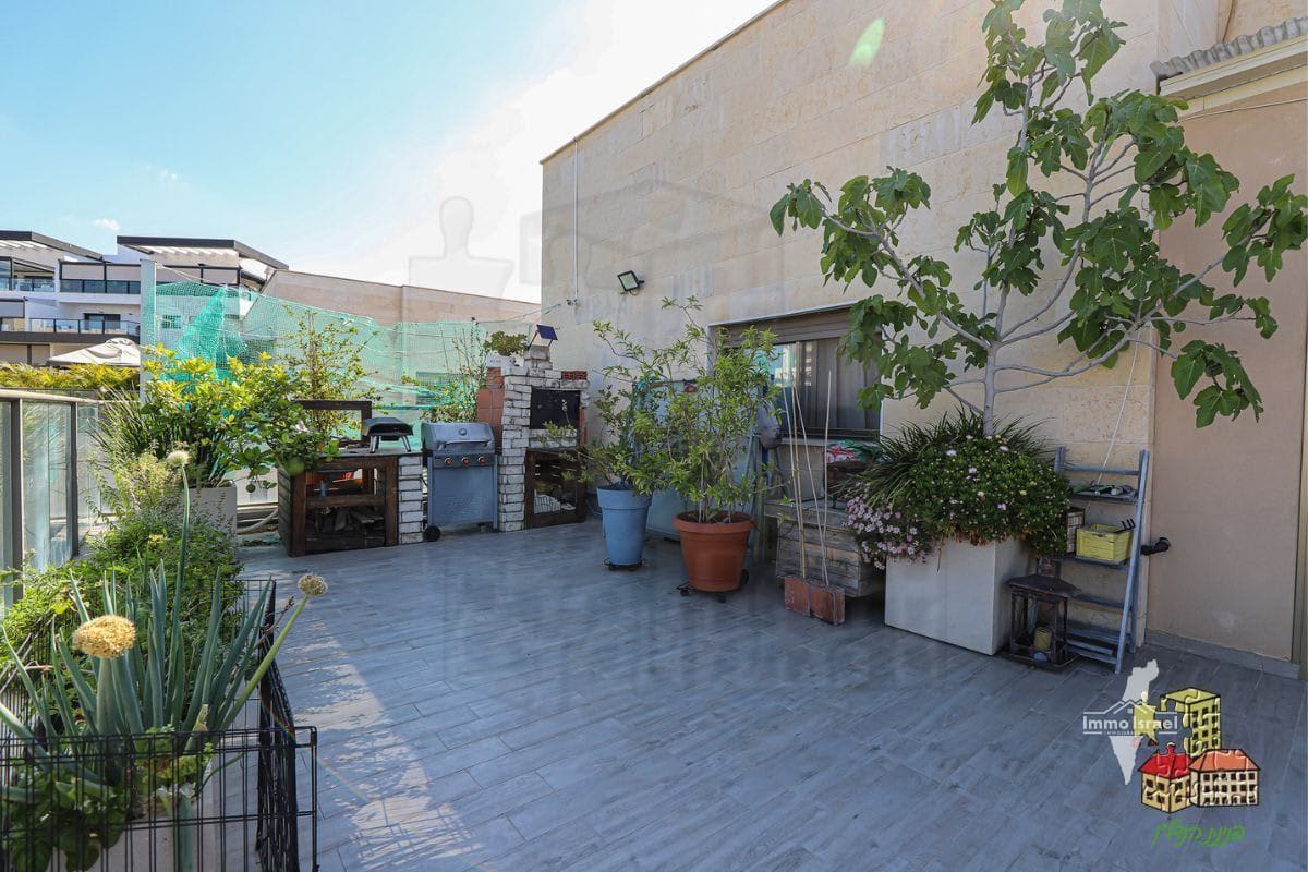 Penthouse de 5 pièces à vendre sur la rue Moshe Lerer, Ness Ziona