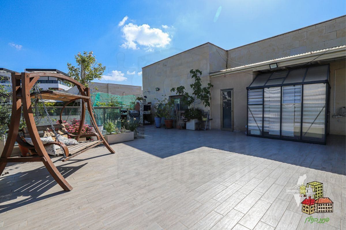 Penthouse de 5 pièces à vendre sur la rue Moshe Lerer, Ness Ziona