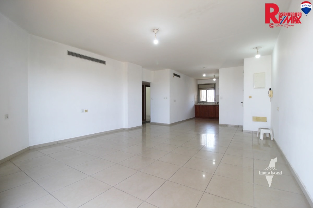 5.5-Room Apartment for Sale at 3 Uzi Narkis Street, Holon