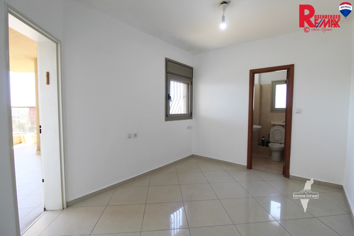 5.5-Room Apartment for Sale at 3 Uzi Narkis Street, Holon