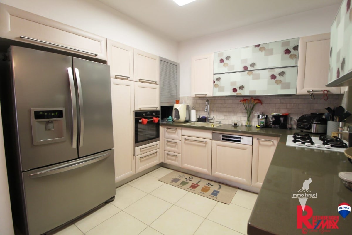 5-Room Apartment for Sale at 13 Ehud Manor Street, Holon