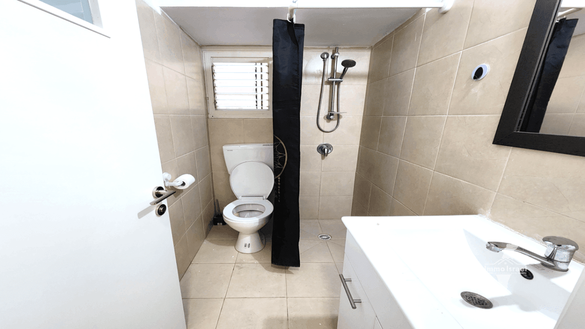 2-Room Apartment for Rent at 86 Sderot Yerushalayim, Ramat Gan