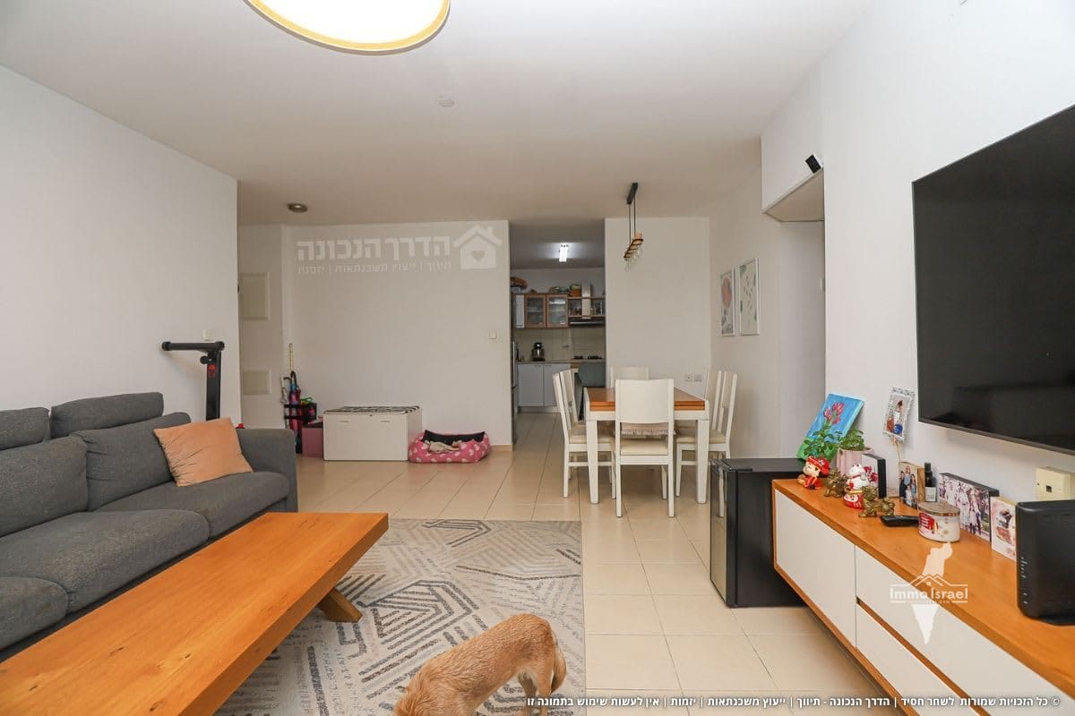 4.5-Room Apartment for Sale in Rekhovot ha-Holandit Neighborhood, Rehovot