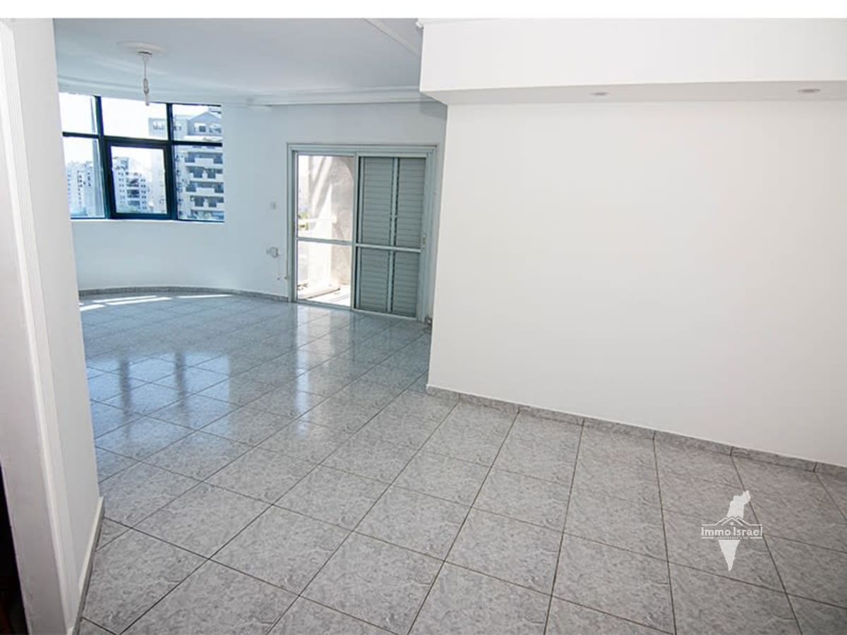 4-Room Apartment for Sale at 89 Ha-Atsma'ut Street, Ashdod
