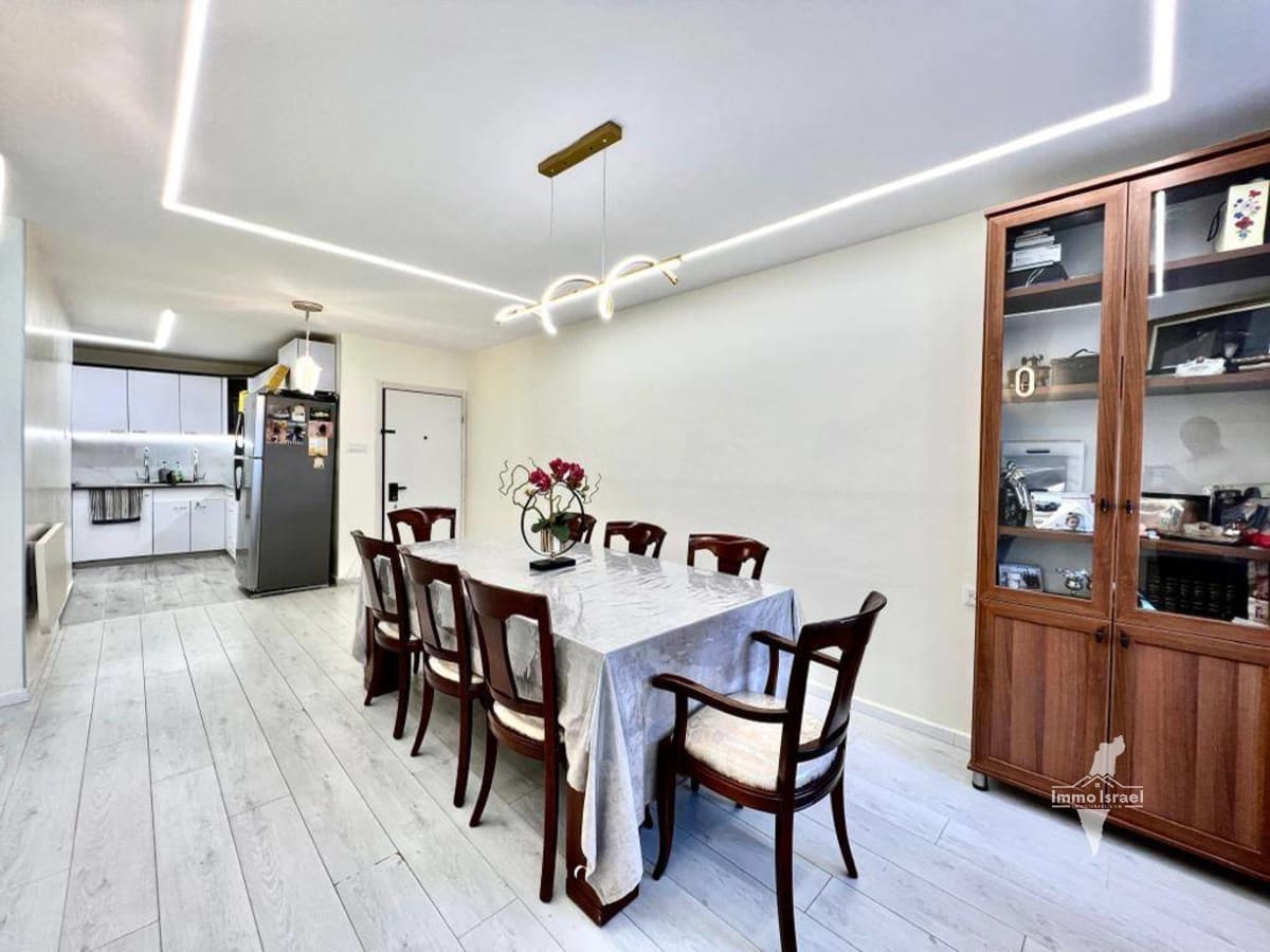 2.5-Room Apartment for Sale at 11 Moshe Ikhilov Street, Netanya